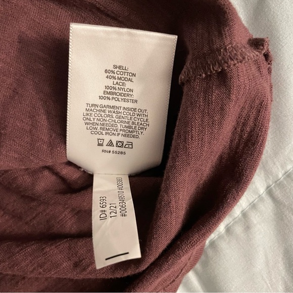 Express Long Sleeve Lace Tee Shirt L NWT - Picture 4 of 6